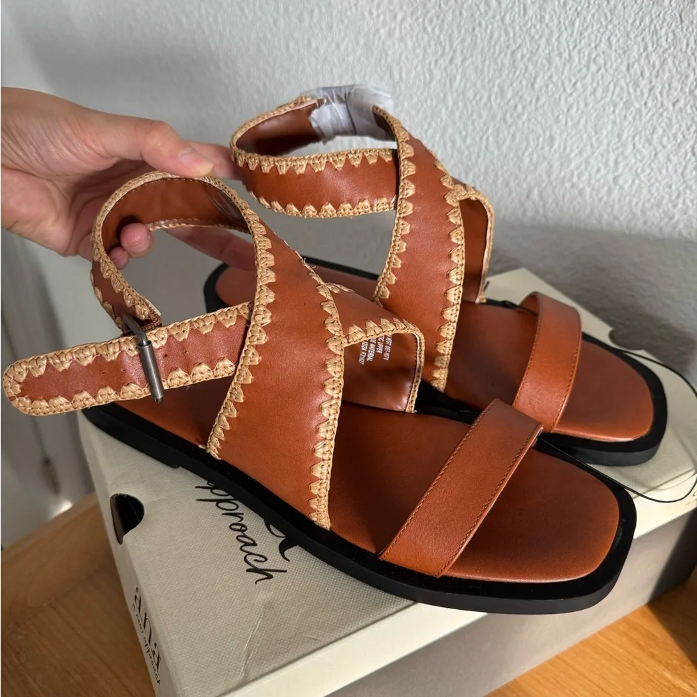 NWT a.n.a Women's Vest flat sandals in Cognac Buckle Strap Size 10 - Picture 2 of 10